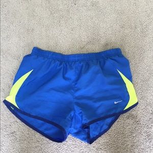 Nike women’s S Tempo Shorts
